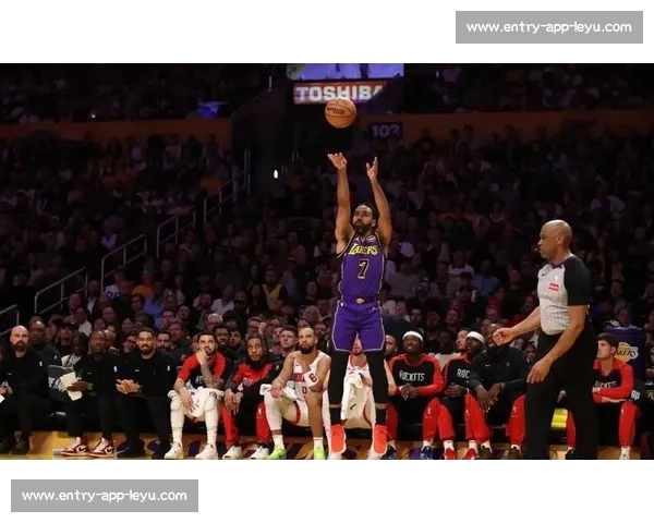 湖人官宣 2 年 1200 万签顶级射手！詹姆斯盛赞：他比库里还准 勇士急了？