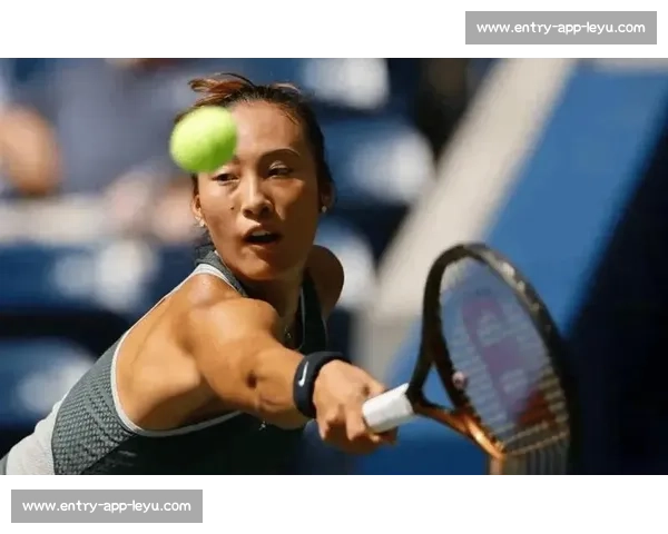 郑钦文教科书级放小球戏耍阿尼西莫娃，决胜盘关键分引爆全场！