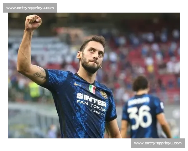 土媒：加拉塔萨雷暂停恰尔汗奥卢谈判，转攻曼城中场 B 席