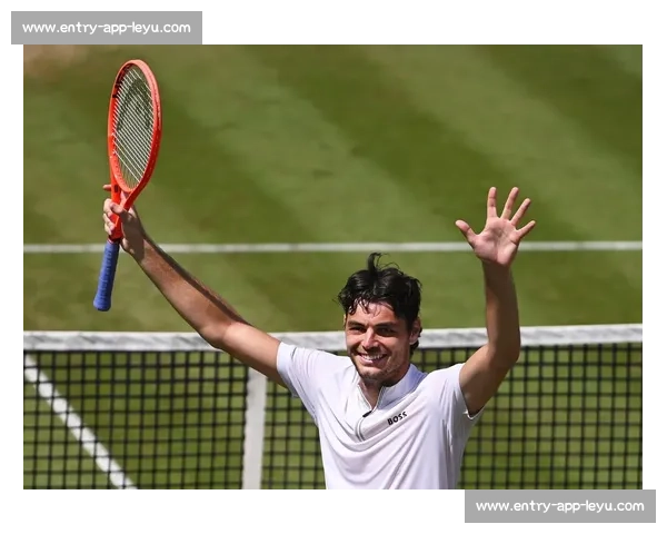 弗里茨直落两盘横扫阿利亚西姆，强势晋级斯图加特大师赛决赛